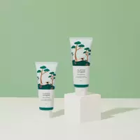 Round Lab Pine Calming Cica Cleanser успокаивающая очищающая пенка для лица 150 мл 1 шт